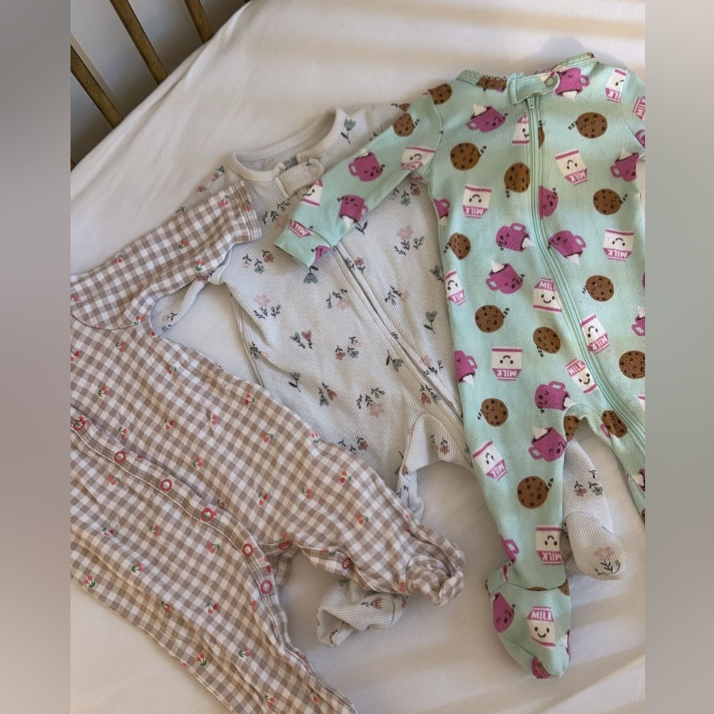 Bundle of 3 baby girl pajamas 0-3 m